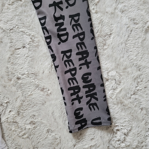 Punk Robb "Wake Up. Be Kind. Repeat" Ombre Gray Leggings Size M - Picture 7 of 13